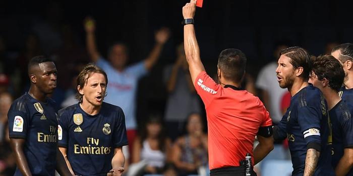  尼斯中场核心红牌罚下球队惨遭逆转  